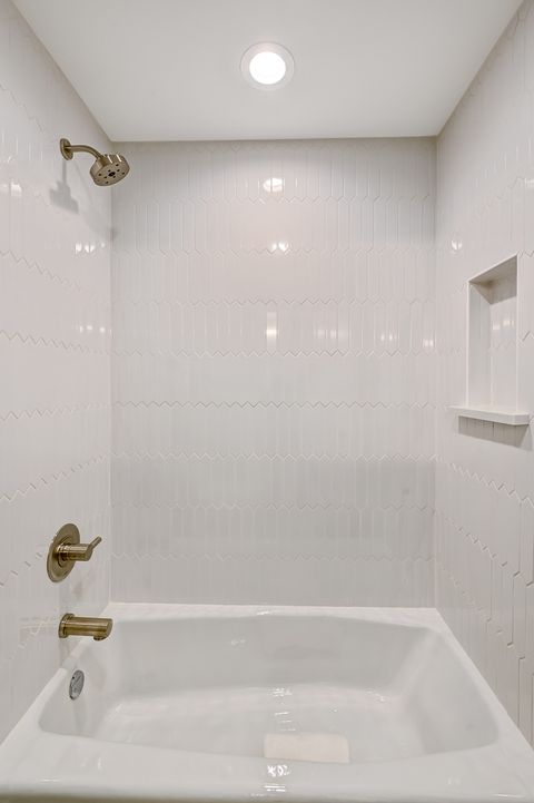 Tiny photo for 129 Harding Court, Glen Ellyn, IL 60137 (MLS # 12385882)