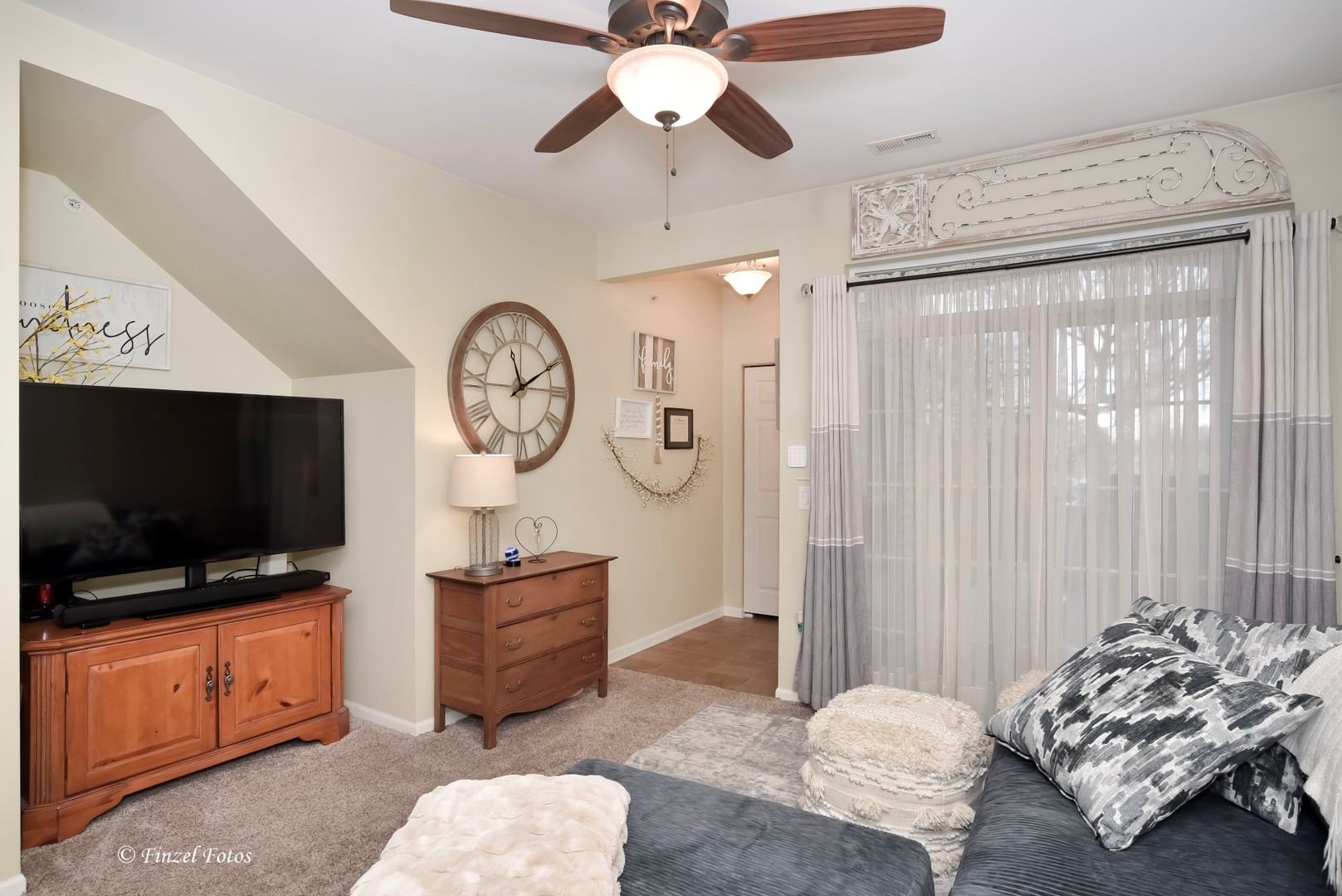 2215 Aurora Drive 6