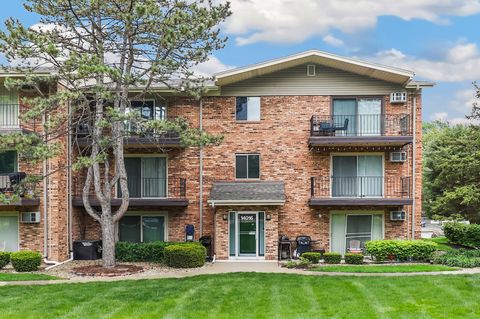 Photo of 14016 Waterbury Drive #1404, Crestwood, IL 60418 (MLS # 12629727)