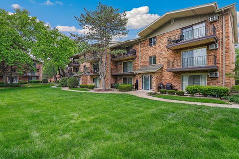 Tiny photo for 14016 Waterbury Drive #1404, Crestwood, IL 60418 (MLS # 12629727)