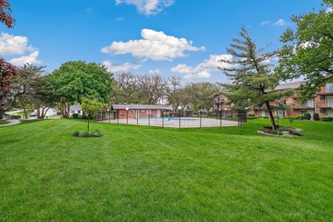 Tiny photo for 14016 Waterbury Drive #1404, Crestwood, IL 60418 (MLS # 12629727)