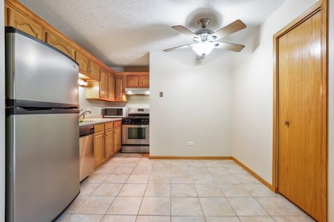 Tiny photo for 14016 Waterbury Drive #1404, Crestwood, IL 60418 (MLS # 12629727)