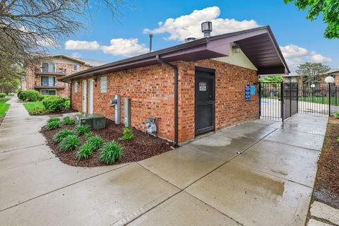 Tiny photo for 14016 Waterbury Drive #1404, Crestwood, IL 60418 (MLS # 12629727)