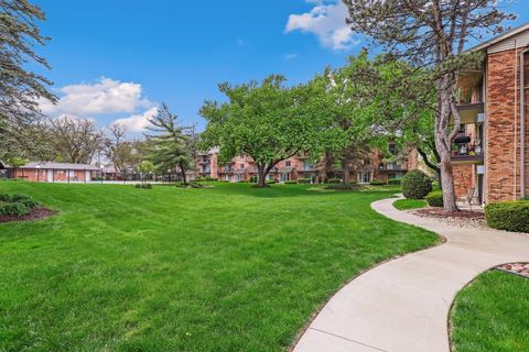 Tiny photo for 14016 Waterbury Drive #1404, Crestwood, IL 60418 (MLS # 12629727)