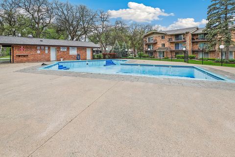 Tiny photo for 14016 Waterbury Drive #1404, Crestwood, IL 60418 (MLS # 12629727)