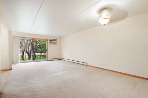 Tiny photo for 14016 Waterbury Drive #1404, Crestwood, IL 60418 (MLS # 12629727)