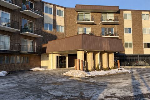 Tiny photo for 9820 S Pulaski Road #122, Oak Lawn, IL 60453 (MLS # 12568653)