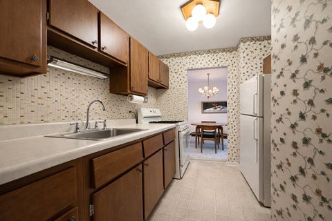 Tiny photo for 9820 S Pulaski Road #122, Oak Lawn, IL 60453 (MLS # 12568653)