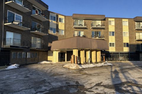 Tiny photo for 9820 S Pulaski Road #122, Oak Lawn, IL 60453 (MLS # 12568653)