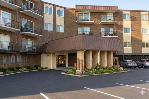 Tiny photo for 9820 S Pulaski Road #122, Oak Lawn, IL 60453 (MLS # 12568653)