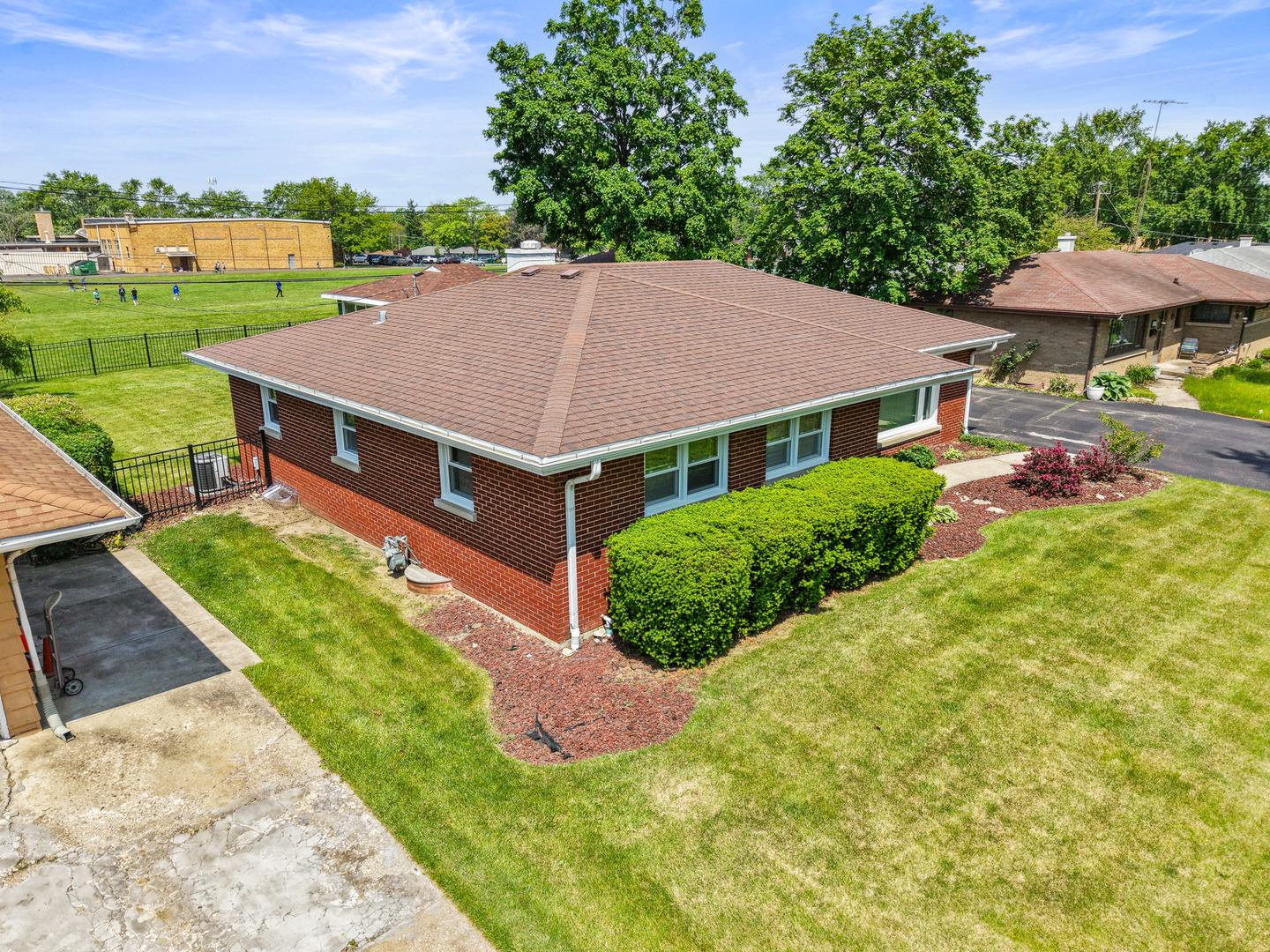 Properties 3 817 Summit Drive