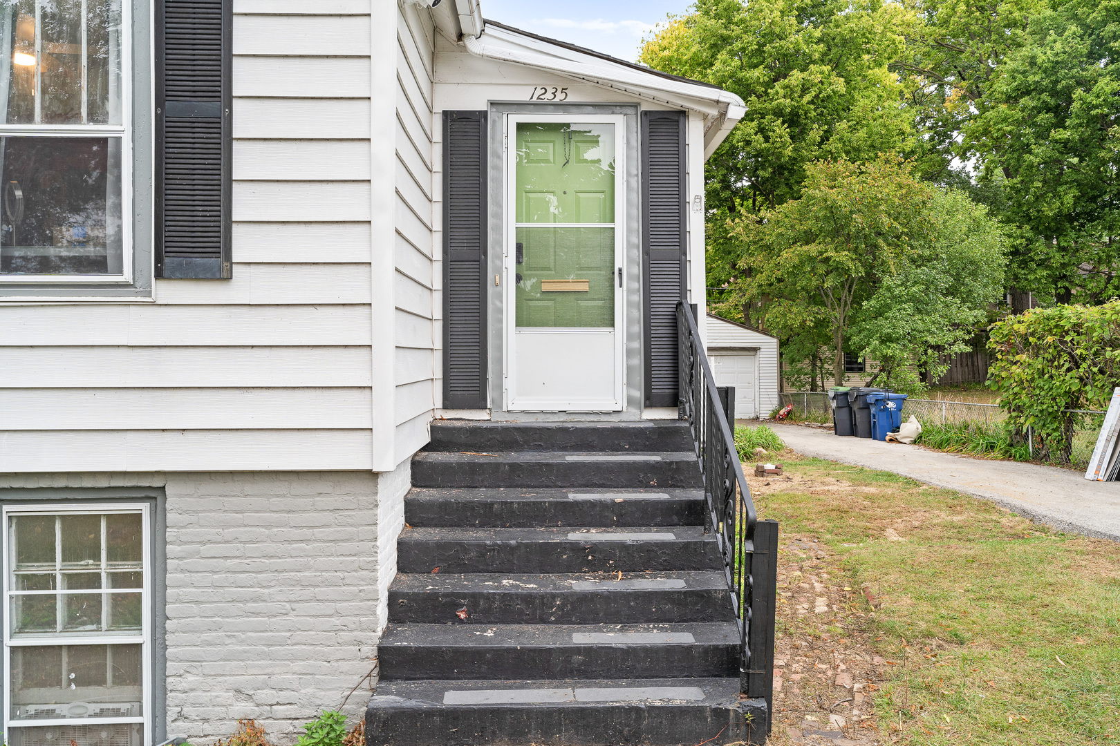 1235 Leon Place
