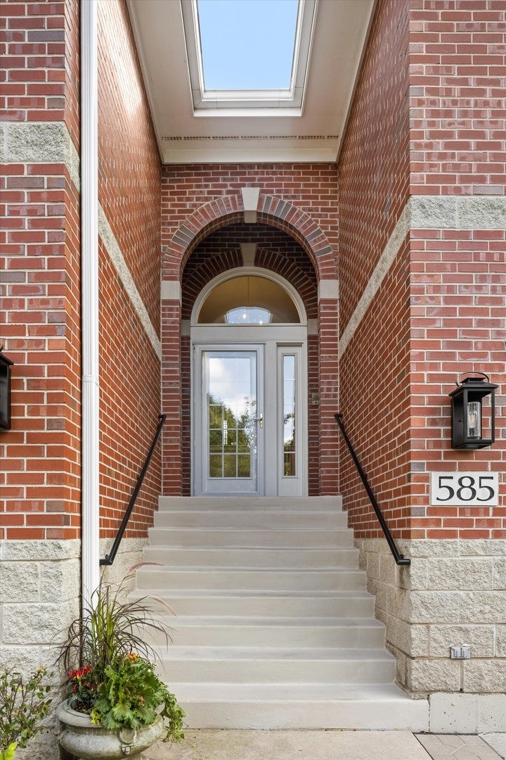 585 Linden Court