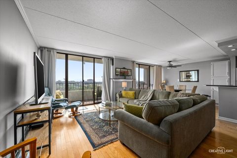 Tiny photo for 2005 S Finley Road #1209, Lombard, IL 60148 (MLS # 12424571)
