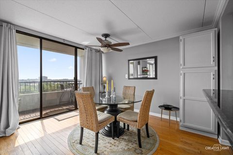Tiny photo for 2005 S Finley Road #1209, Lombard, IL 60148 (MLS # 12424571)