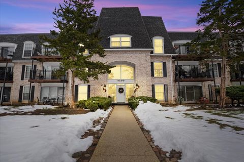 Photo of 5200 Carriageway Drive #302, Rolling Meadows, IL 60008 (MLS # 12522740)