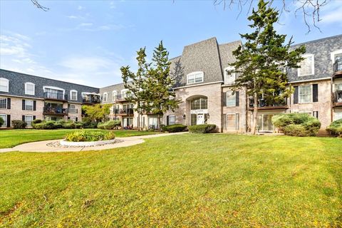 Tiny photo for 5200 Carriageway Drive #302, Rolling Meadows, IL 60008 (MLS # 12522740)