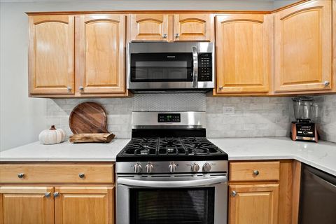 Tiny photo for 5200 Carriageway Drive #302, Rolling Meadows, IL 60008 (MLS # 12522740)