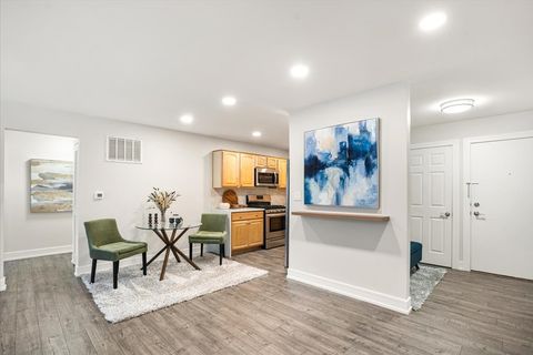 Tiny photo for 5200 Carriageway Drive #302, Rolling Meadows, IL 60008 (MLS # 12522740)