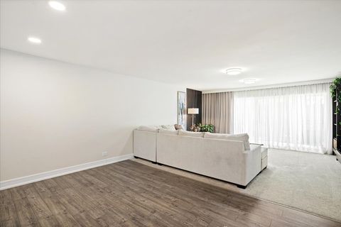 Tiny photo for 5200 Carriageway Drive #302, Rolling Meadows, IL 60008 (MLS # 12522740)