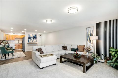 Tiny photo for 5200 Carriageway Drive #302, Rolling Meadows, IL 60008 (MLS # 12522740)