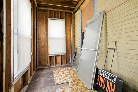 Tiny photo for 603 W Oakland Avenue, Bloomington, IL 61701 (MLS # 12453581)