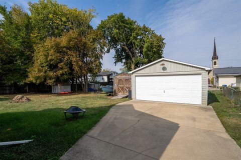 Tiny photo for 603 W Oakland Avenue, Bloomington, IL 61701 (MLS # 12453581)