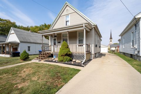 Tiny photo for 603 W Oakland Avenue, Bloomington, IL 61701 (MLS # 12453581)