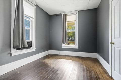 Tiny photo for 603 W Oakland Avenue, Bloomington, IL 61701 (MLS # 12453581)