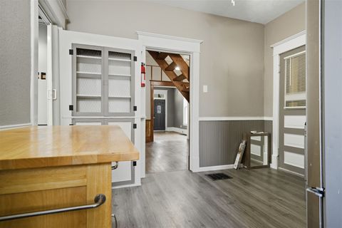 Tiny photo for 603 W Oakland Avenue, Bloomington, IL 61701 (MLS # 12453581)