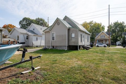 Tiny photo for 603 W Oakland Avenue, Bloomington, IL 61701 (MLS # 12453581)