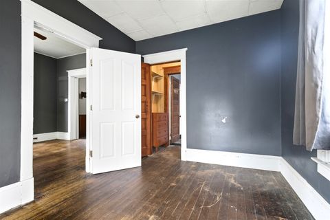 Tiny photo for 603 W Oakland Avenue, Bloomington, IL 61701 (MLS # 12453581)