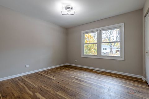 Tiny photo for 1096 Beechwood Road, Buffalo Grove, IL 60089 (MLS # 12517082)