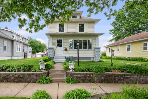 Tiny photo for 1537 43rd Street, Rock Island, IL 61201 (MLS # 12651640)