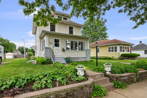 Tiny photo for 1537 43rd Street, Rock Island, IL 61201 (MLS # 12651640)
