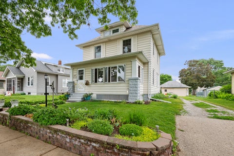 Tiny photo for 1537 43rd Street, Rock Island, IL 61201 (MLS # 12651640)