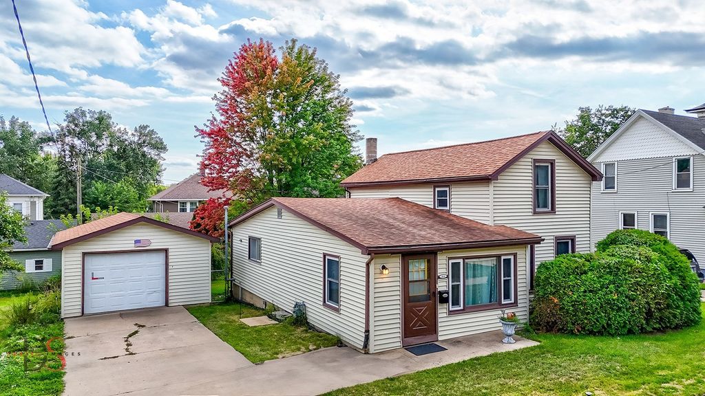 Photo for 414 W Bluff Street, Marseilles, IL 61341 (MLS # 12459675)