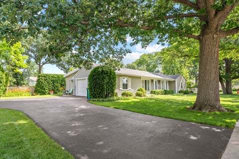 Tiny photo for 2111 Bosworth Lane, Northfield, IL 60093 (MLS # 12713141)
