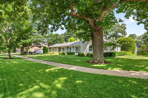 Photo of 2111 Bosworth Lane, Northfield, IL 60093 (MLS # 12713141)