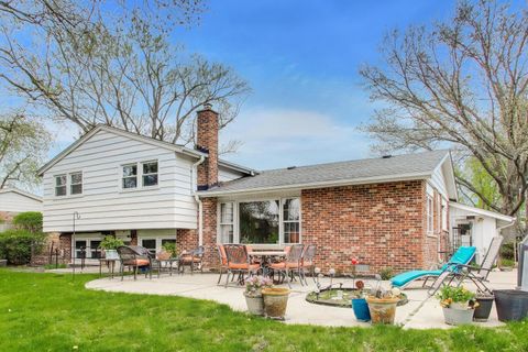 Tiny photo for 2412 Happy Hollow Road, Glenview, IL 60026 (MLS # 12651386)