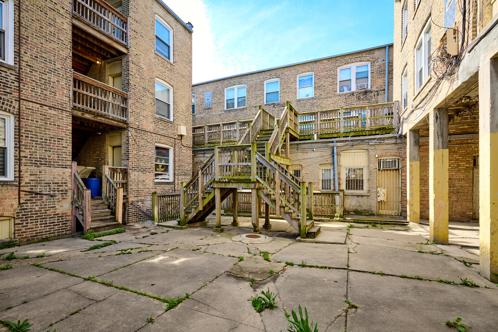 5636-48 W Division Street