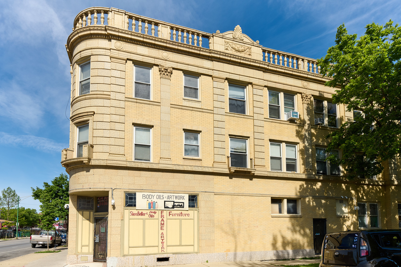 5636-48 W Division Street
