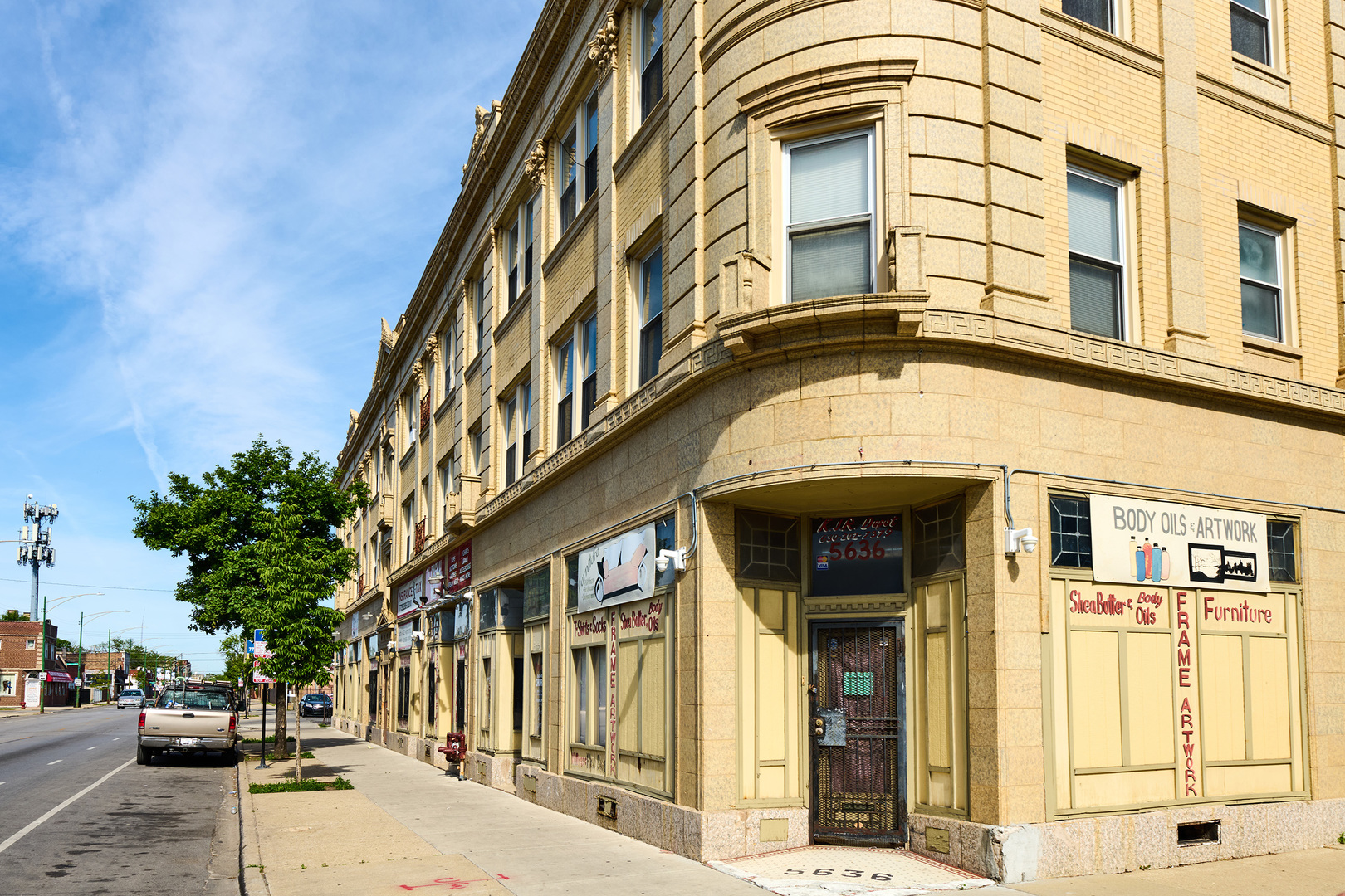 5636-48 W Division Street