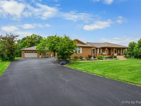 Photo of 28 Tomahawk Trail, Oswego, IL 60543 (MLS # 12689960)
