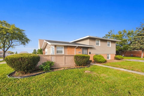 Photo of 16767 Sunset Ridge Drive, Country Club Hills, IL 60478 (MLS # 12788138)