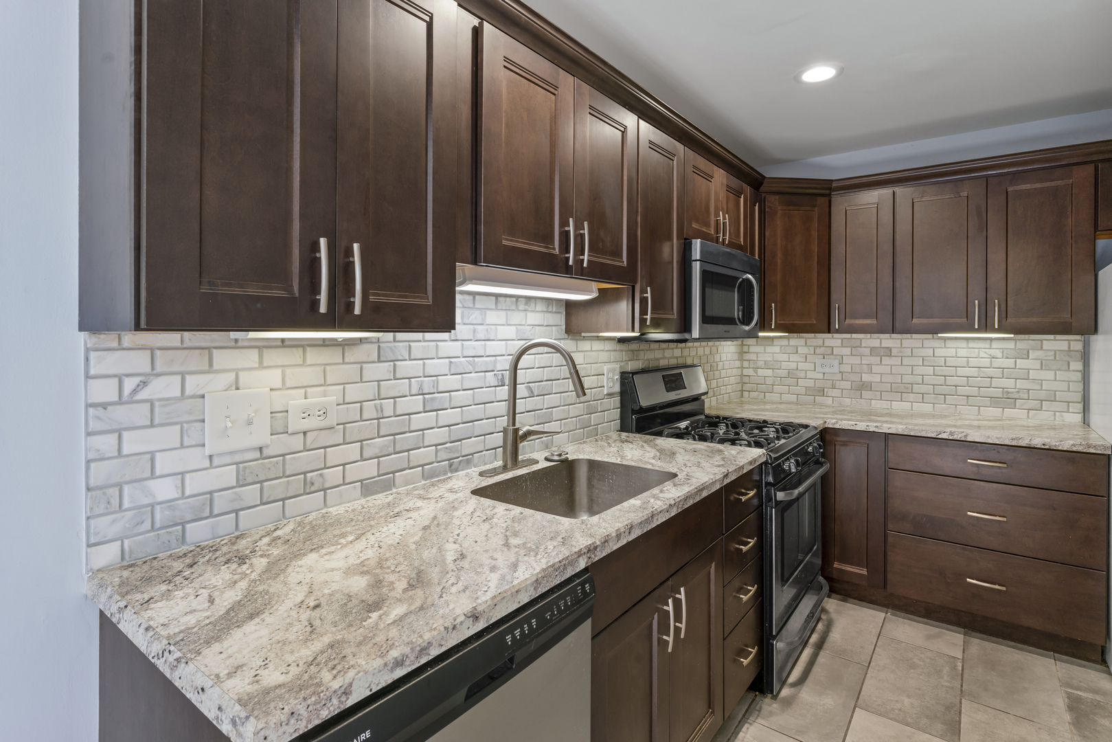 366 Pembroke Lane 5