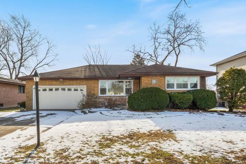 Photo of 6733 W 88th Street, Oak Lawn, IL 60453 (MLS # 12542465)