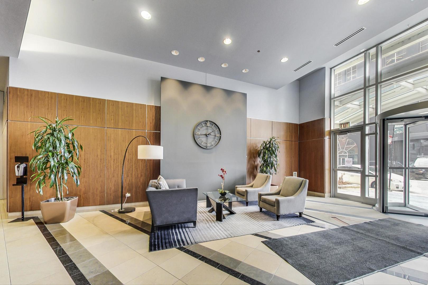 125 S Jefferson Street 2405