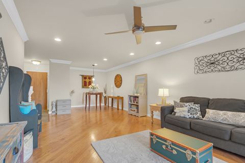 Tiny photo for 263 S Clubhouse Drive #110, Palatine, IL 60074 (MLS # 12537646)