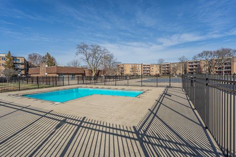 Tiny photo for 263 S Clubhouse Drive #110, Palatine, IL 60074 (MLS # 12537646)
